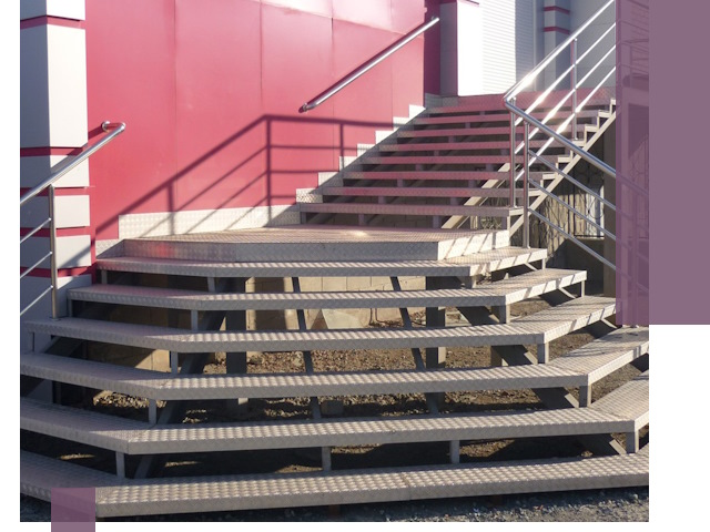 Лестницы для магазина в Темрюке — изготовление и монтаж