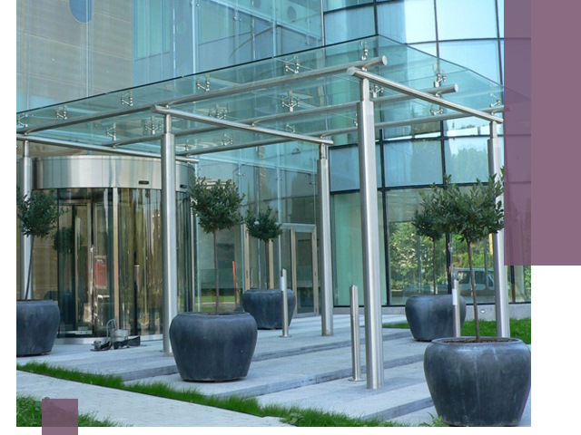 Навесы из стекла на заказ в Темрюке — монтаж и установка