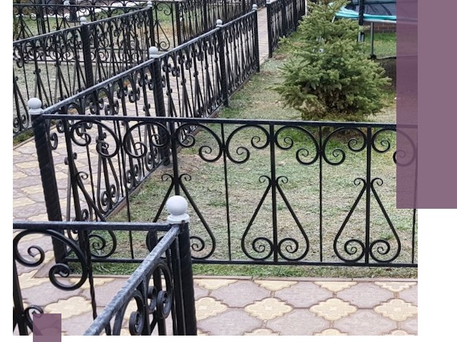 Кованые газонные ограждения под ключ в Темрюке